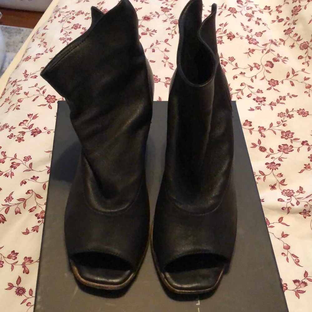 Steve Madden Black peep toe bootie